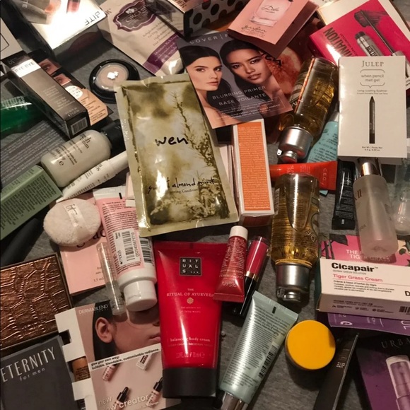 Samples Galore & Bags . - Picture 3 of 6